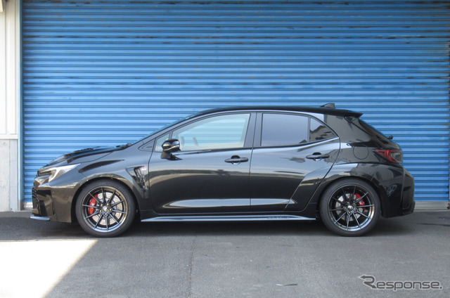 HKS ハイパーマックスS トヨタ・GRカローラ装着例（出荷時車高・フロント：14mmダウン / リア：25mmダウン）《写真提供 HKS》