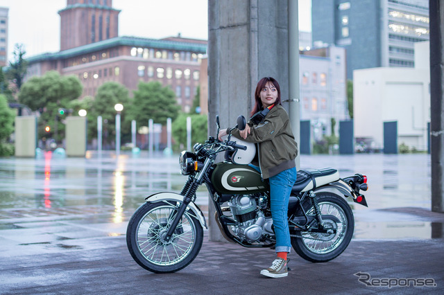 カワサキ W230（メタリックマットダークグリーン×エボニー）《写真提供 カワサキモータースジャパン》