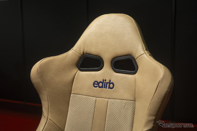 edirb 054V ベージュカラー《写真撮影　土屋勇人》
