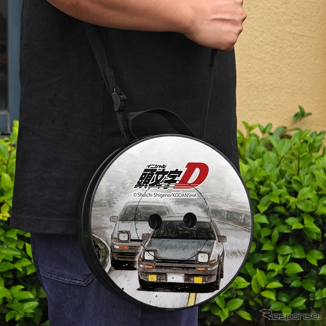 『頭文字D』をモチーフにした「折りたたみスツール（椅子）」《写真提供 フェイス》