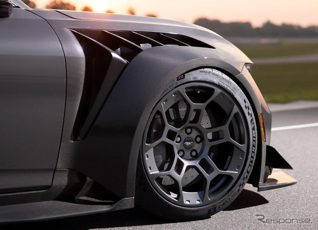 フォード『マスタング GTD』の「リキッドカーボン」《photo by Ford》