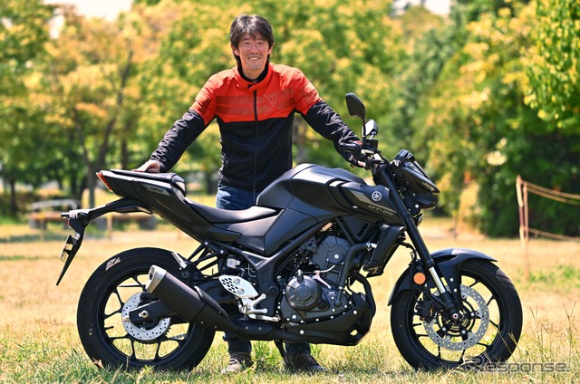 ヤマハ MT-25と伊丹孝裕氏《写真撮影 伊丹孝裕》