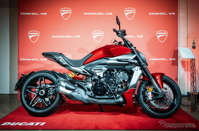 ドゥカティの“斬新”クルーザーが日本初公開、V4エンジンに軽量