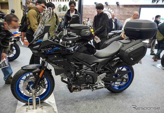 スズキの新型Vツインアドベンチャー『SV-7GX』、新たな旅路へ誘う純正