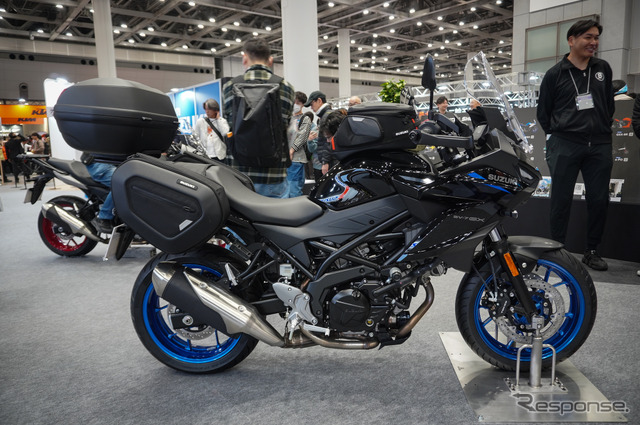 スズキの新型Vツインアドベンチャー『SV-7GX』、新たな旅路へ誘う純正