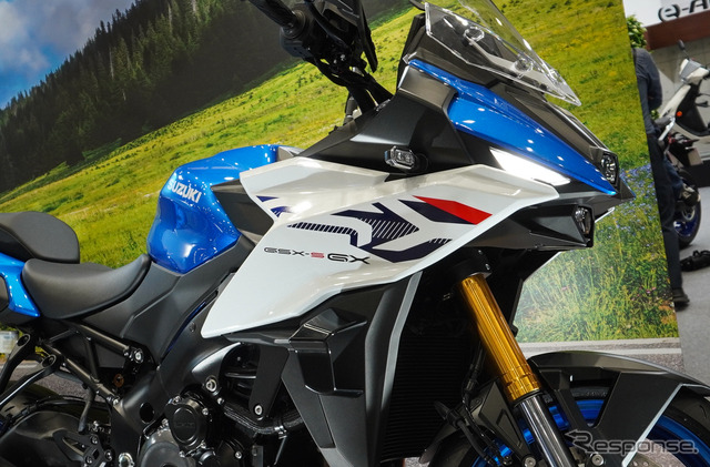 羽根」が付いた！ 新型ラグジュアリークロスオーバー、スズキ『GSX