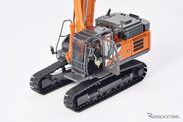 日立建機日本が「ZX350LCK-7 マルチブーム仕様機」のミニチュアモデル