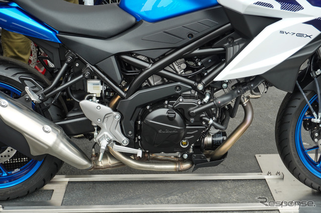名機645ccVツインが最新クロスオーバーとして復活！ スズキ『SV-7GX