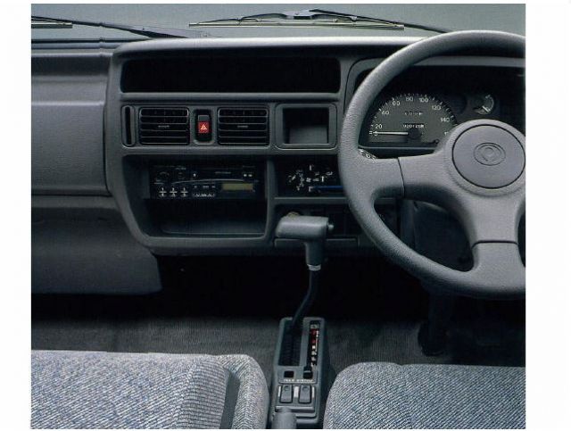 車種画像 インパネ マツダ ボンゴ 1990年登録（2000cc SSE8W 4AT FR 